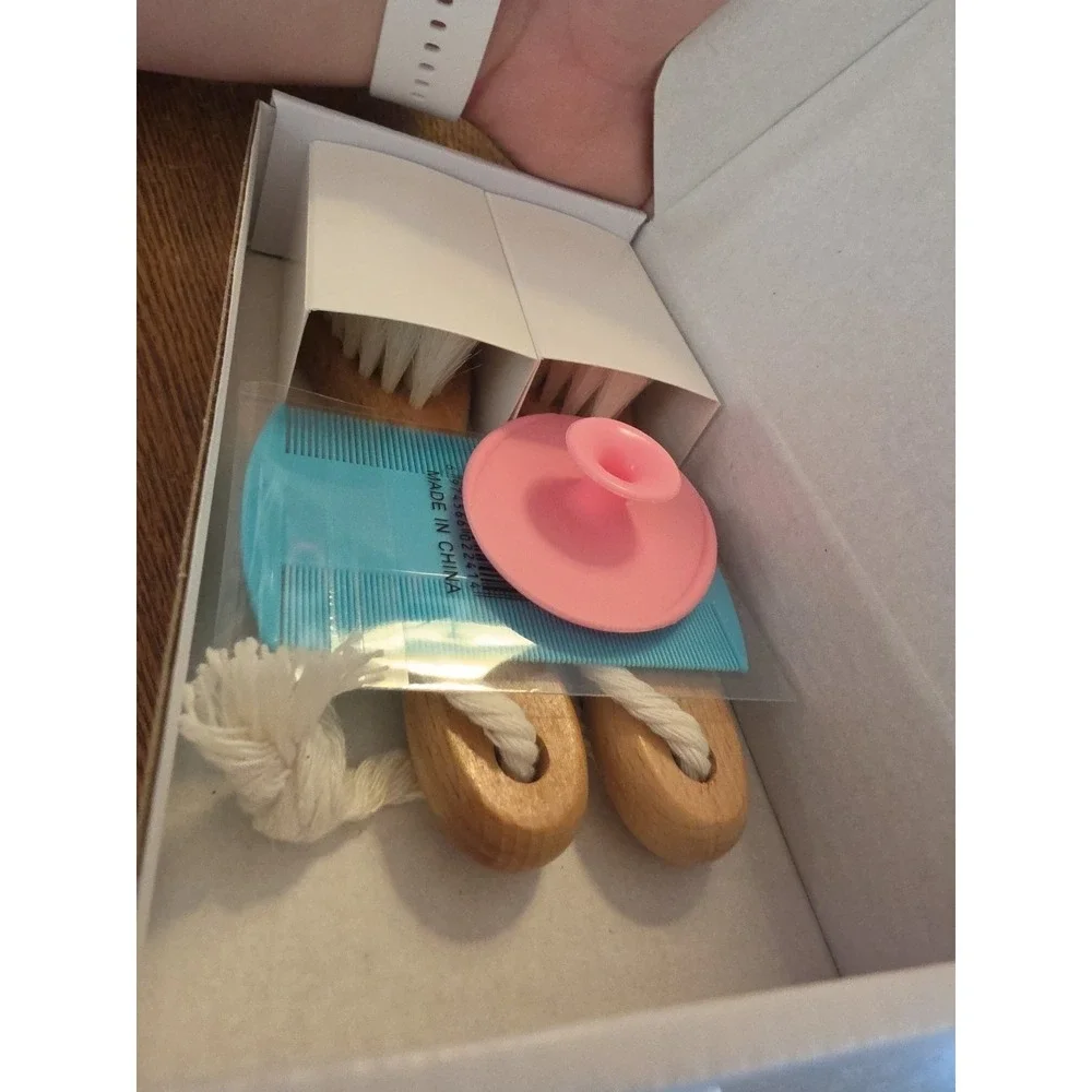 Goat baby hair brush natural &‎ safe material gentle on the scalp